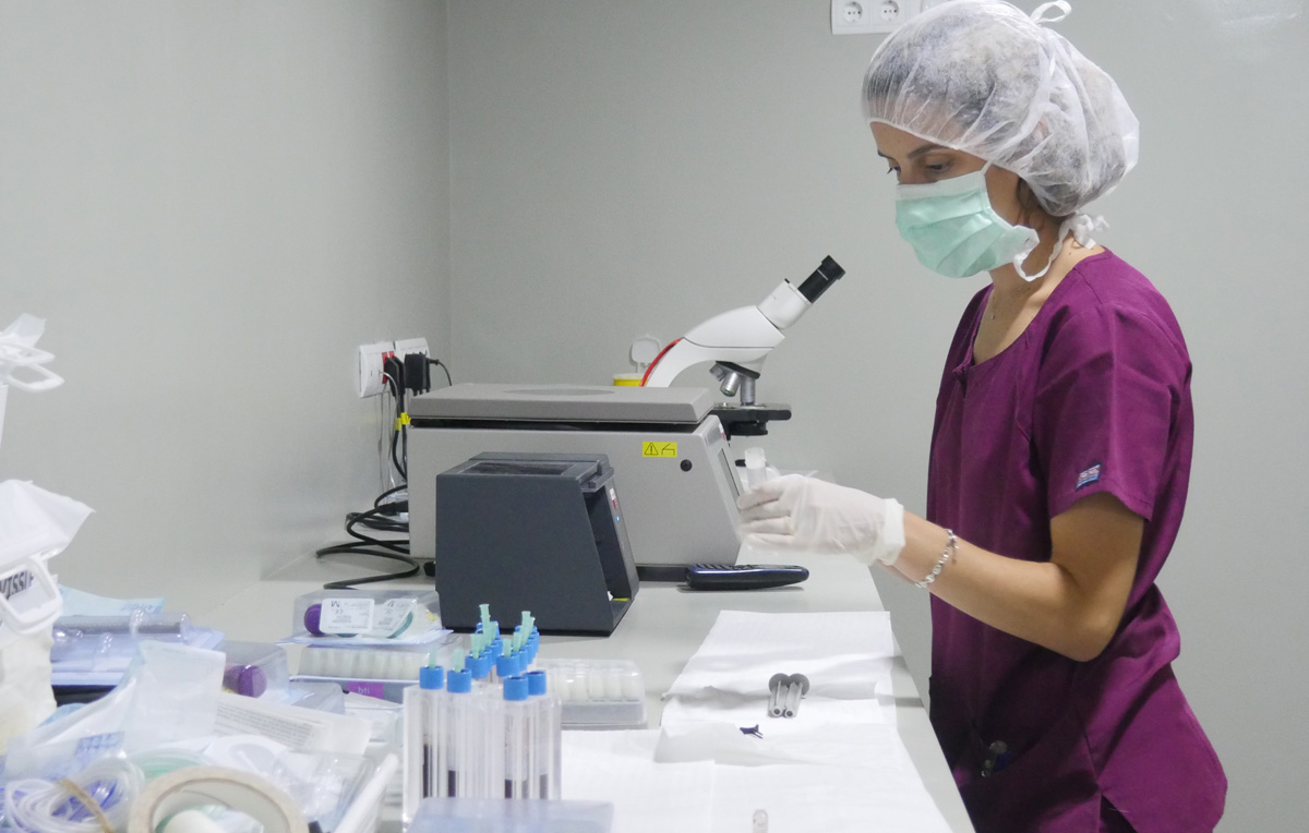 El colirio rico en factores de crecimiento (PRGF) se elabora en los laboratorios de IVO